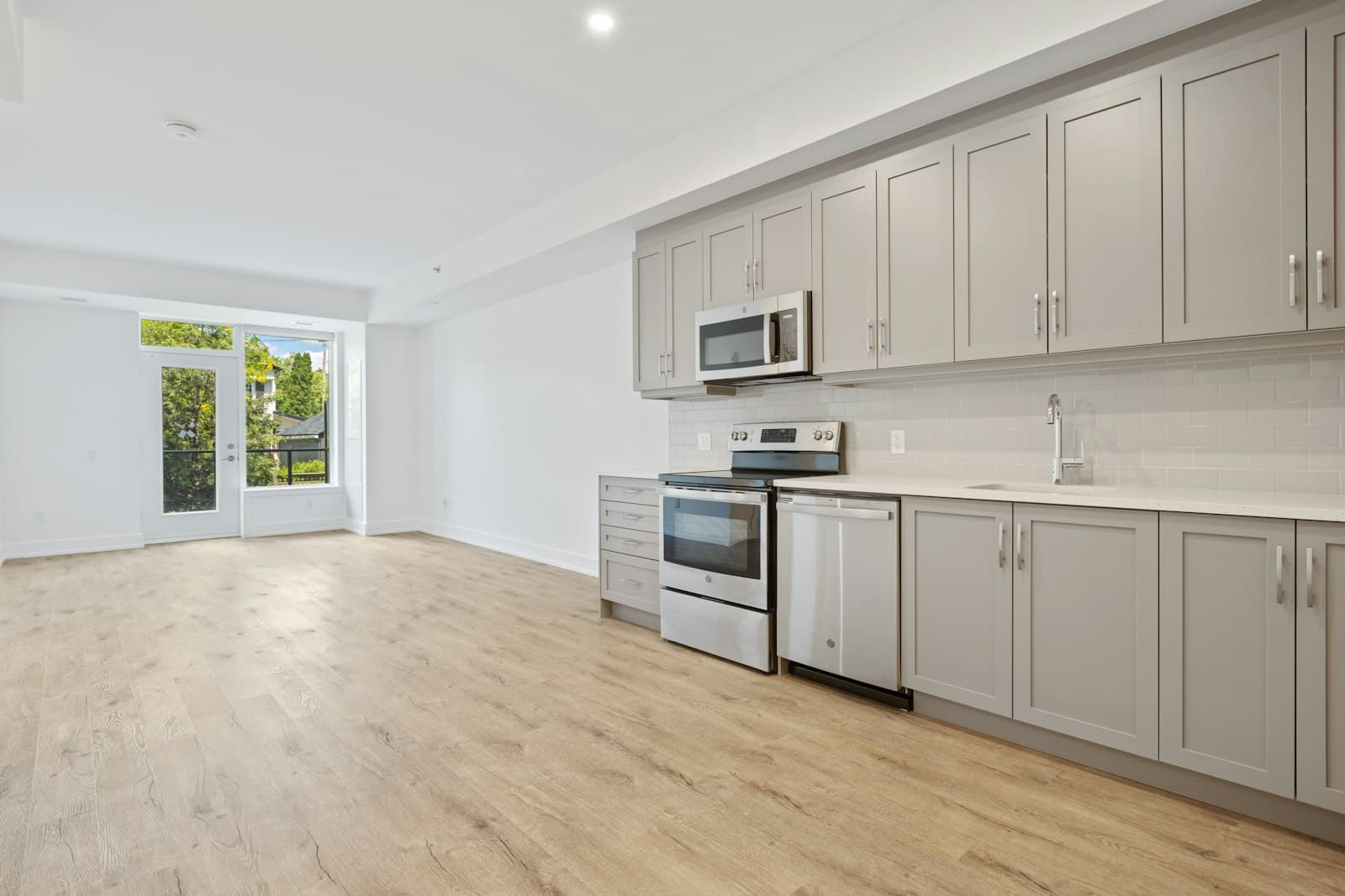 Empty apartment with a clean kitchen, ready for a final inspection